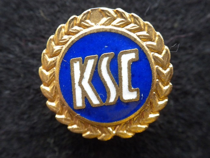 Karlsruher SC mit Goldkranz